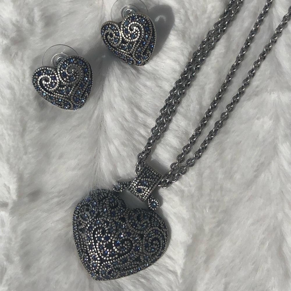 Heart pendant with matching heart earrings 🤍 - Picture 13 of 16